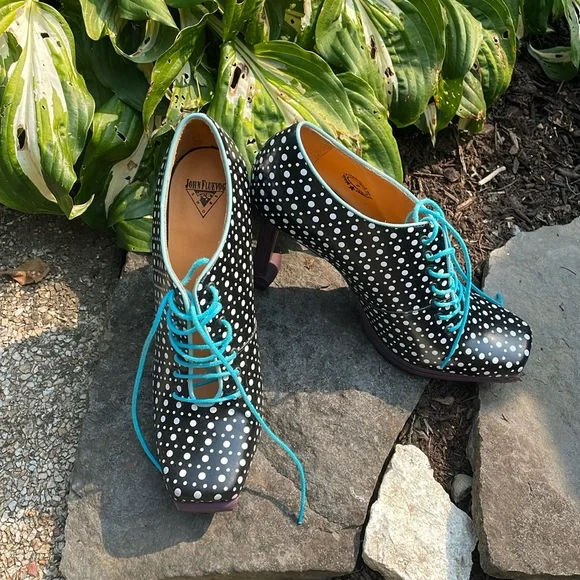 FLUEVOG - John Fluevog shoes bought at the original store in Vancouver, BC. - Picture 10 of 10